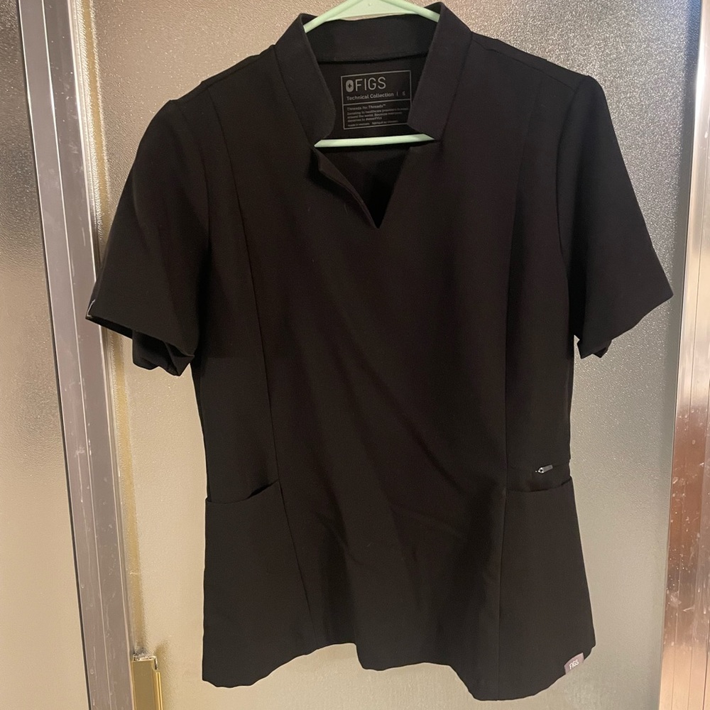 Figs Black Scrub Top